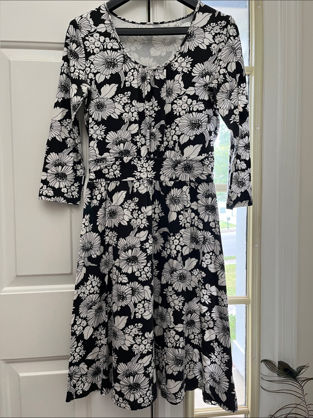 Garnet Hill Black & White Floral Scoop-Neck Midi Dress XS